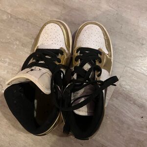 NIKE Air Jordan Kids - Gold/Black!
